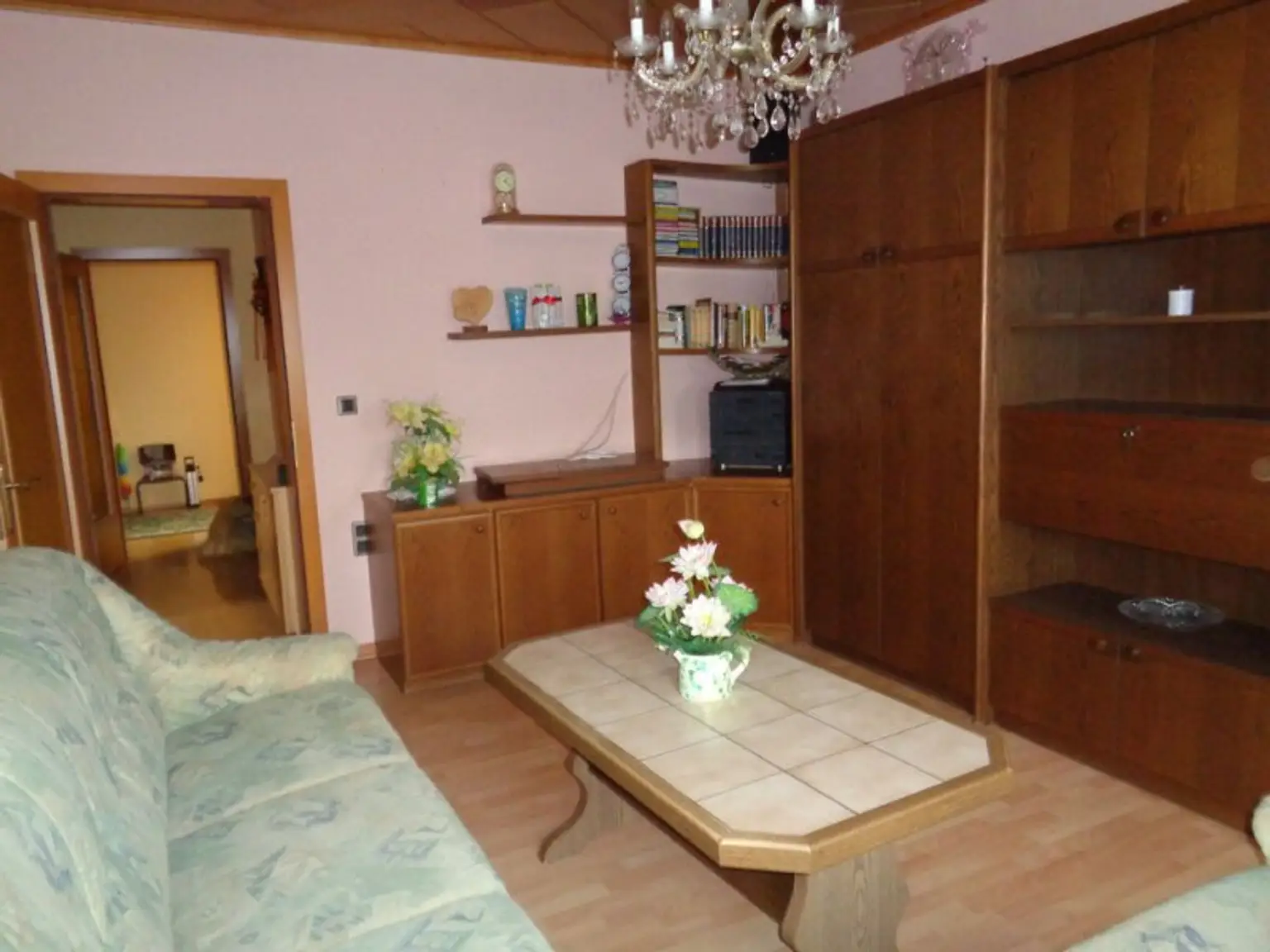 Jedenspeigen: S- Bahn: kleiner, bezugsfertiger Wohnhit mit Innenhof,ohne Garten