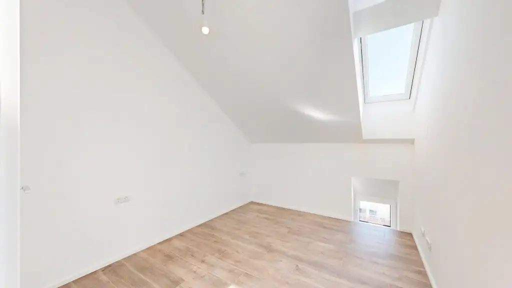 Moderne 2-Zimmer Dachgeschosswohnung | Terrasse | Klimaanlage | Nähe Café Hummel | Erstbezug