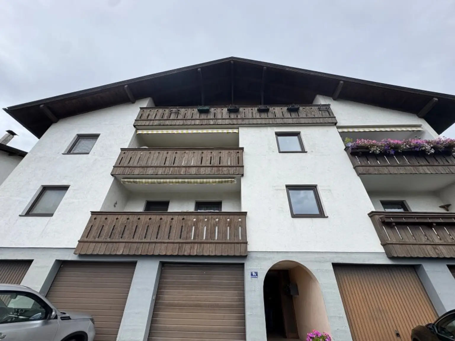 *geräumige 3 Zimmer Wohnung mit extra Küche und Balkon!  Super schöne Aussicht inkludiert!