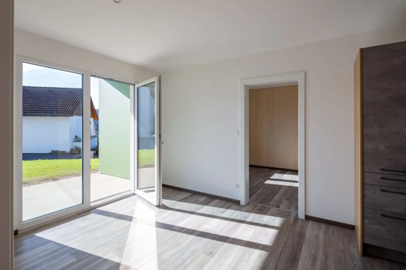 Neuwertige Gartenwohnung in Hagenberg mit 88 m²   II   Garten und Loggia mit gesamt 86 m²   II   große Einbauküche