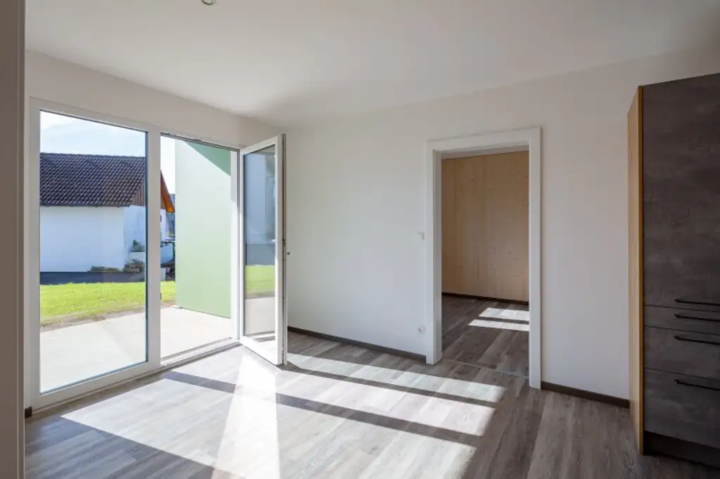 Neuwertige Gartenwohnung in Hagenberg mit 88 m²   II   Garten und Loggia mit gesamt 86 m²   II   große Einbauküche