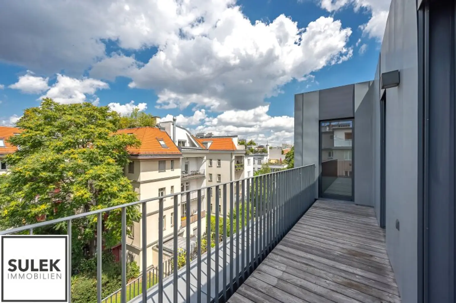 Einzigartige DG-Wohnung mit Loft-Charakter und Terrassen (rd. 165m²) inkl. atemberaubendem Fernblick