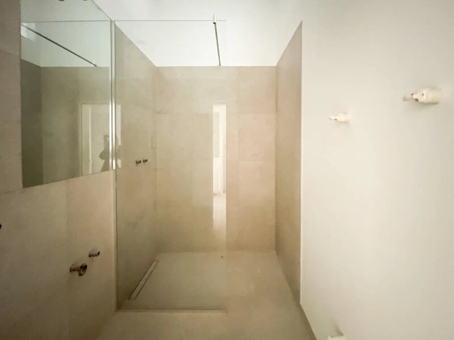 HISTORISCHES ZINSHAUS: wunderschön sanierte 2-Zimmer-Altbauwohnung