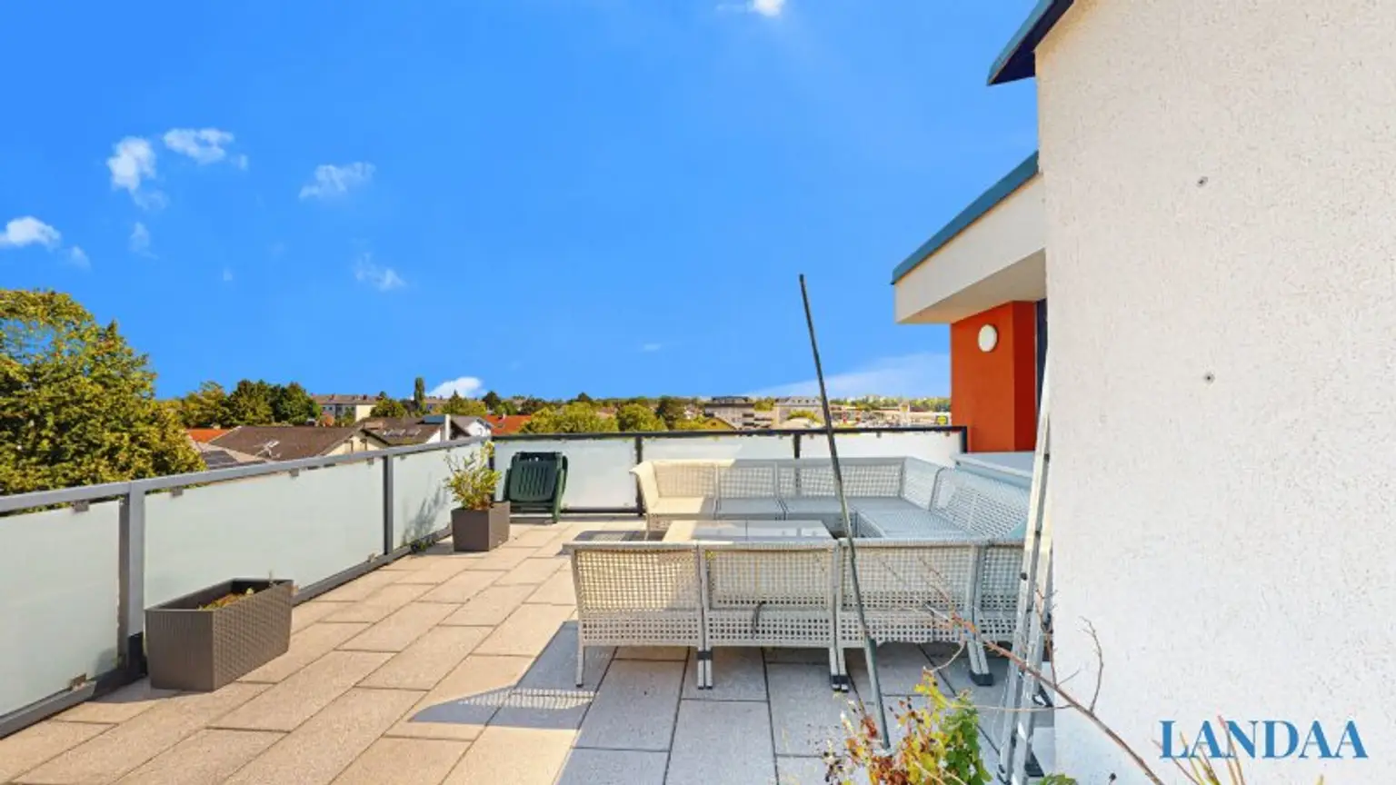 Ihre neue Traumwohnung mit großzügiger Dachterrasse plus 2 Autoplätze