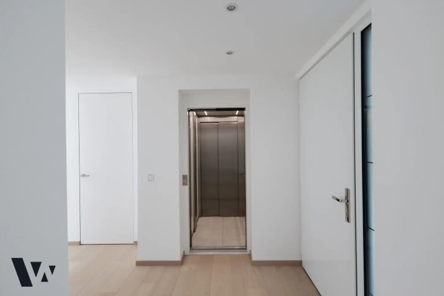EINZIGARTIGE VILLA MIT INFINITY-POOL & BLICK ÜBER DIE DONAU