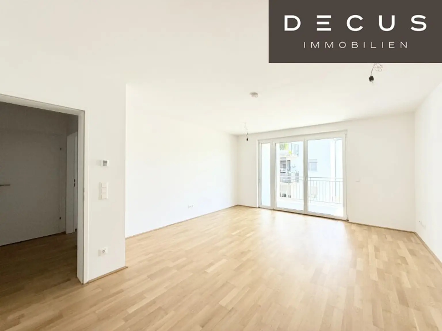 | AB SOFORT | GROSSZÜGIGE RÄUME | NIEDRIGE HEIZKOSTEN | NEUWERTIG | GROSSER BALKON | AB SOFORT |