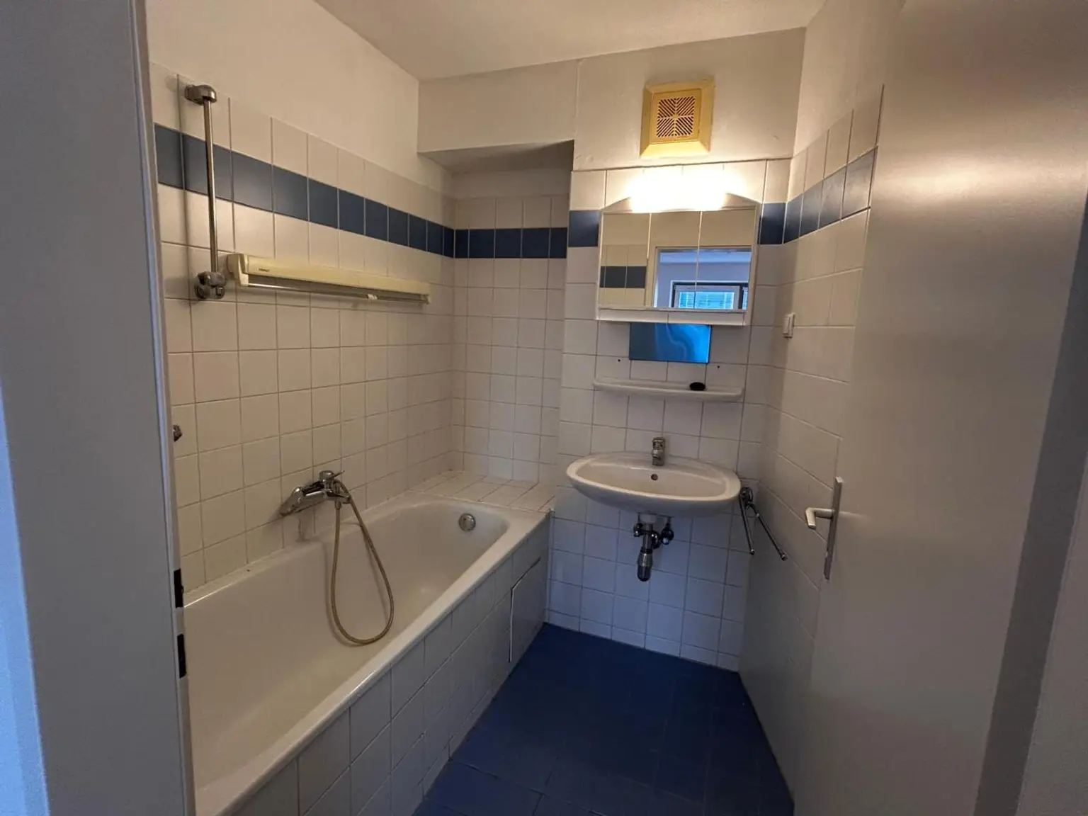 " mit Blick zu Wilhelminenberg "