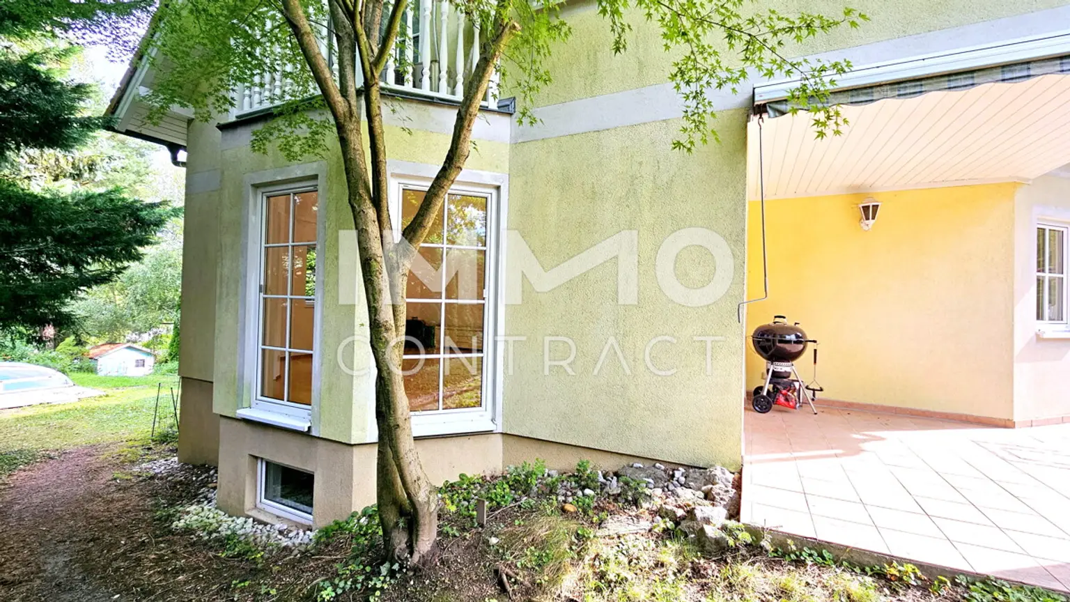Familienfreundliches, lichtdurchflutetes  Traumhaus: 4 Schlafzimmer, Pool, Sauna und Gartenidylle
