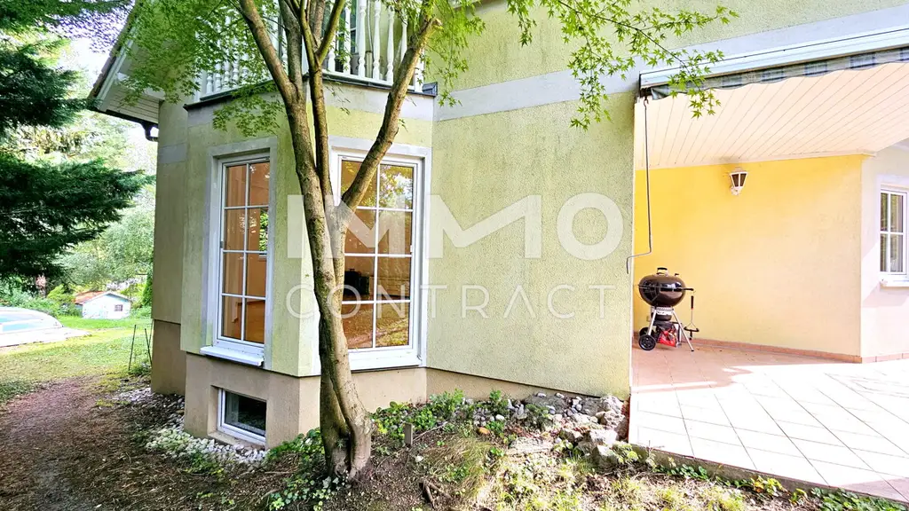 Familienfreundliches, lichtdurchflutetes  Traumhaus: 4 Schlafzimmer, Pool, Sauna und Gartenidylle