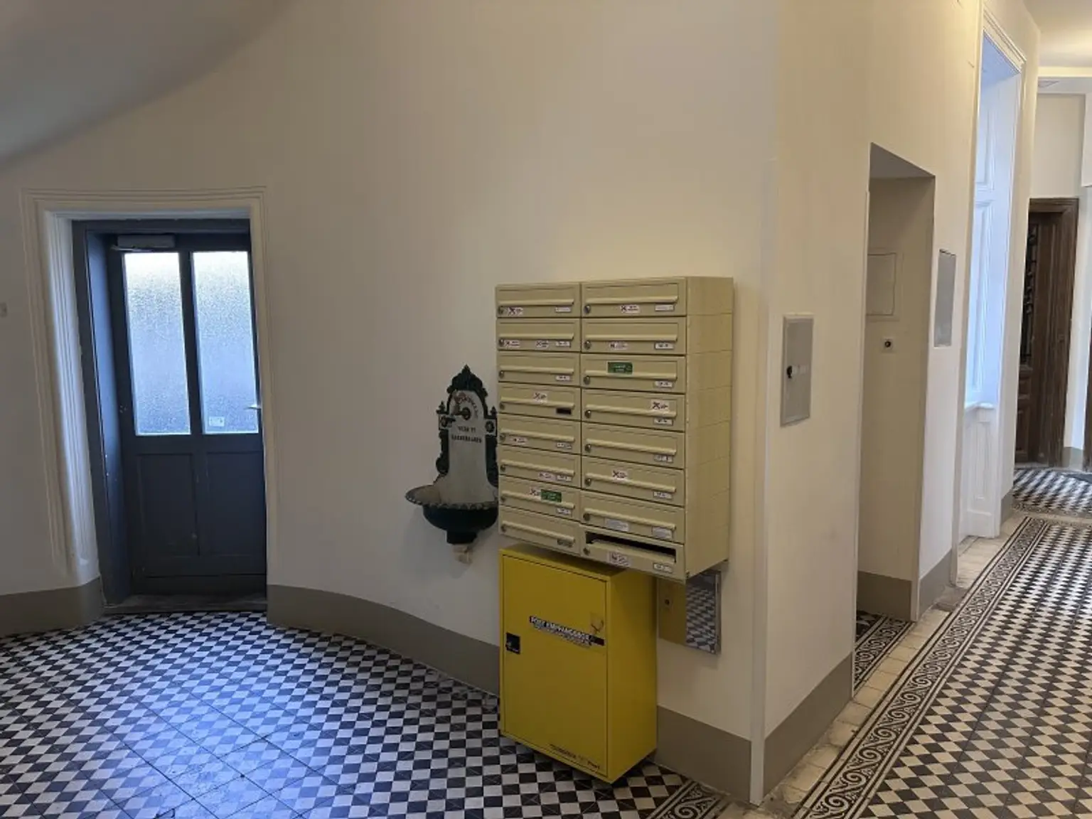 TOLLER ALTBAU - SCHÖNE WOHNUNG IM ALTWIENER STIL - ZUM SANIEREN