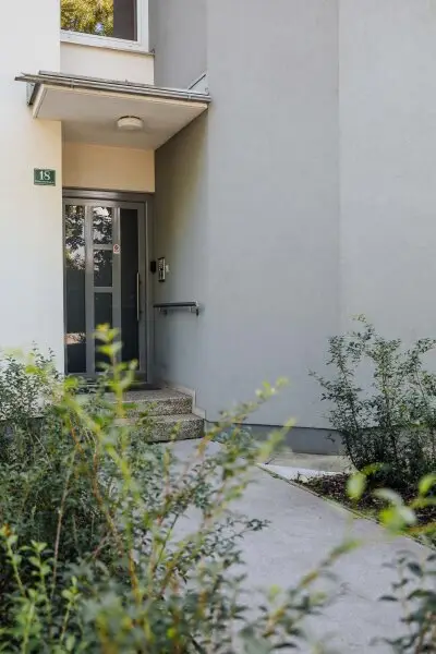 GROßZÜGIGE TERRASSE I RUHIGE LAGE I 3 ZIMMER I FAMILIENFREUNDLICH I NATURNAH I AB SOFORT I PROJEKT WOHNEN