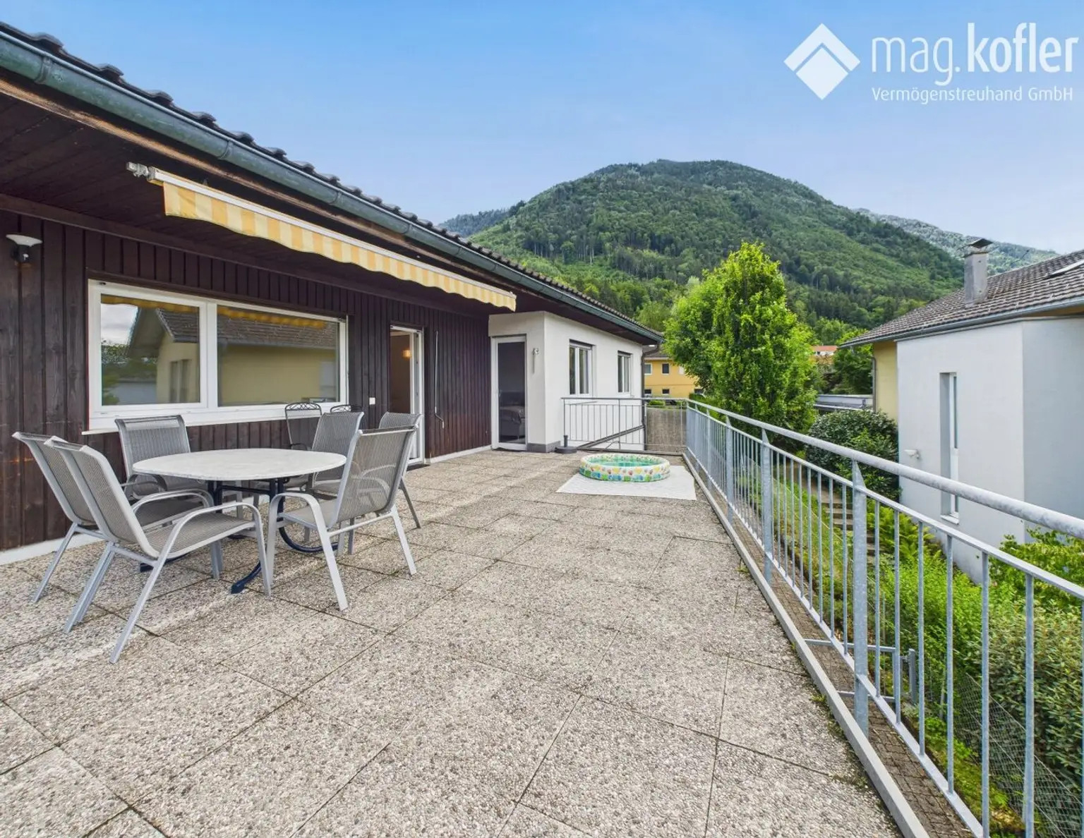 Wohnen mit Weitblick - Zweifamilienhaus mit Gartenidylle mitten in Feldkirch
