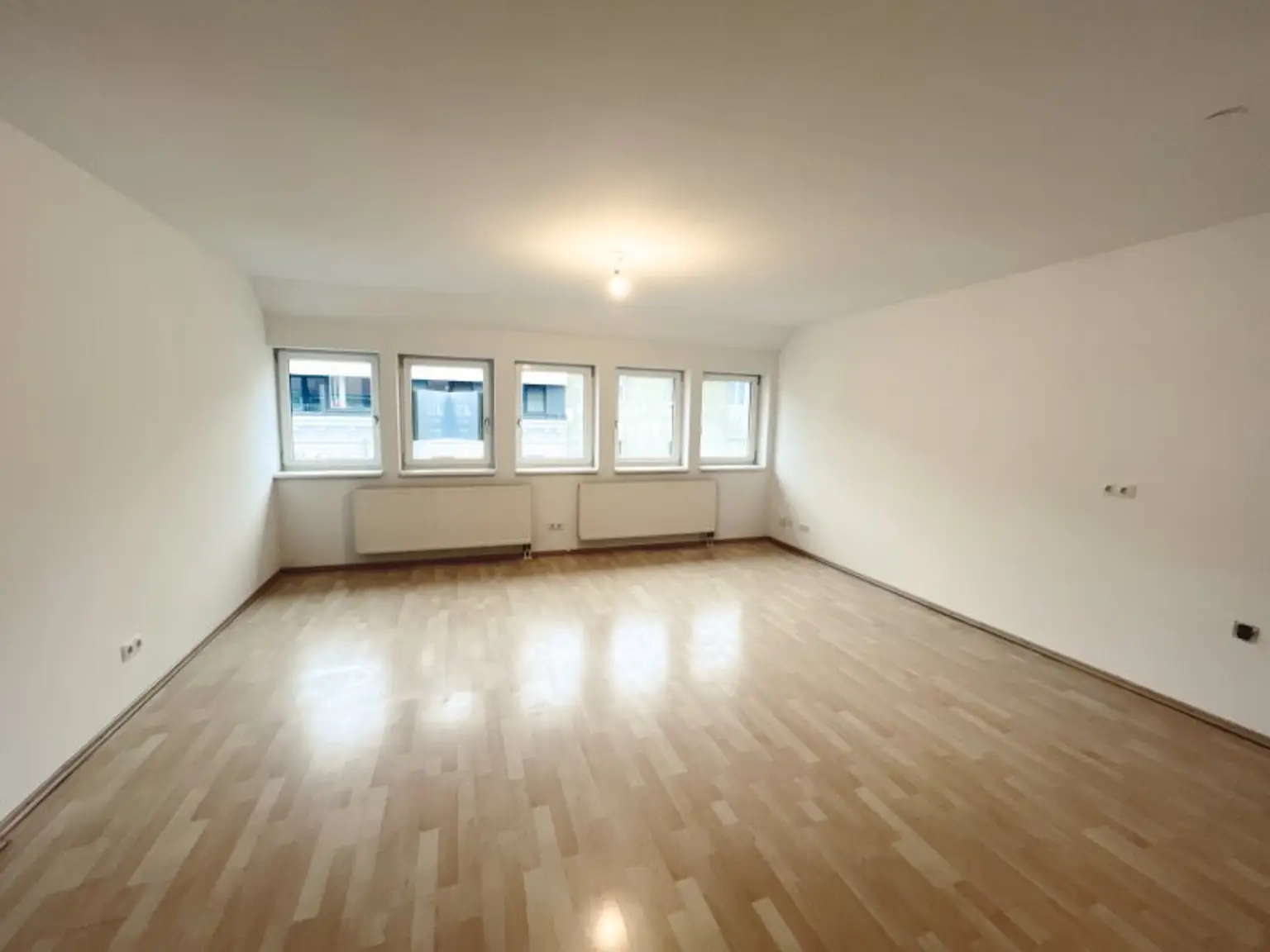 Helle 4-Zimmer-Maisonettewohnung mit großzügiger Terrasse