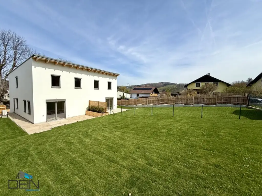 PREISREDUKTION! TRAUMHAFTE 6 ZIMMER DOPPELHAUSHÄLFTE MIT EIGENGARTEN IN TRAUMHAFTER LAGE!