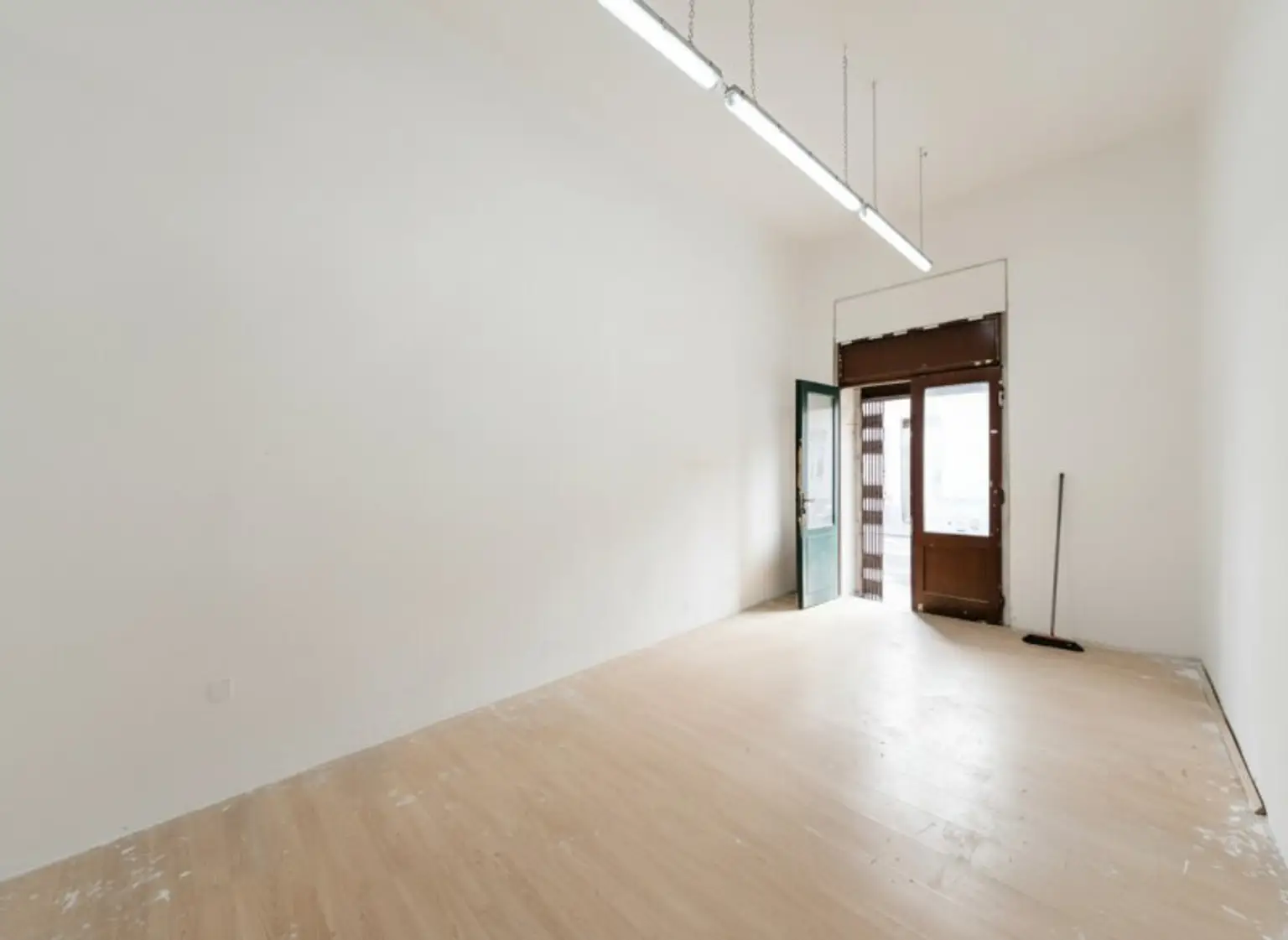 ++NEU++ Sanierungsbedürftige 2-Zimmer Altbauwohnung im Erdgeschoss!