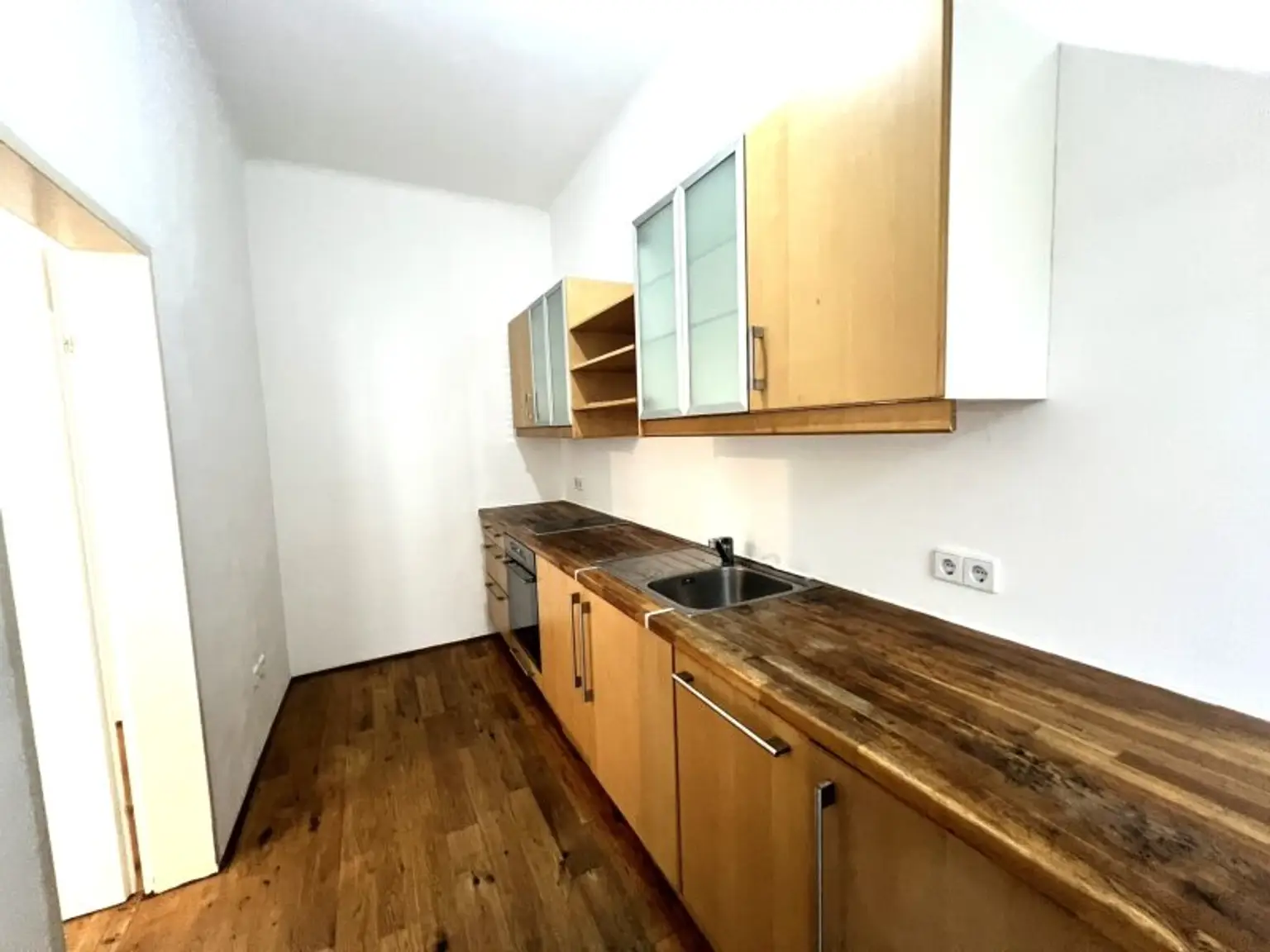 Großzügige 3-Zimmer-Praxis oder Büro mit Gartenterrasse in Wien 12 - Hetzendorf inkl. Gartenterrasse - barrierefrei(!)