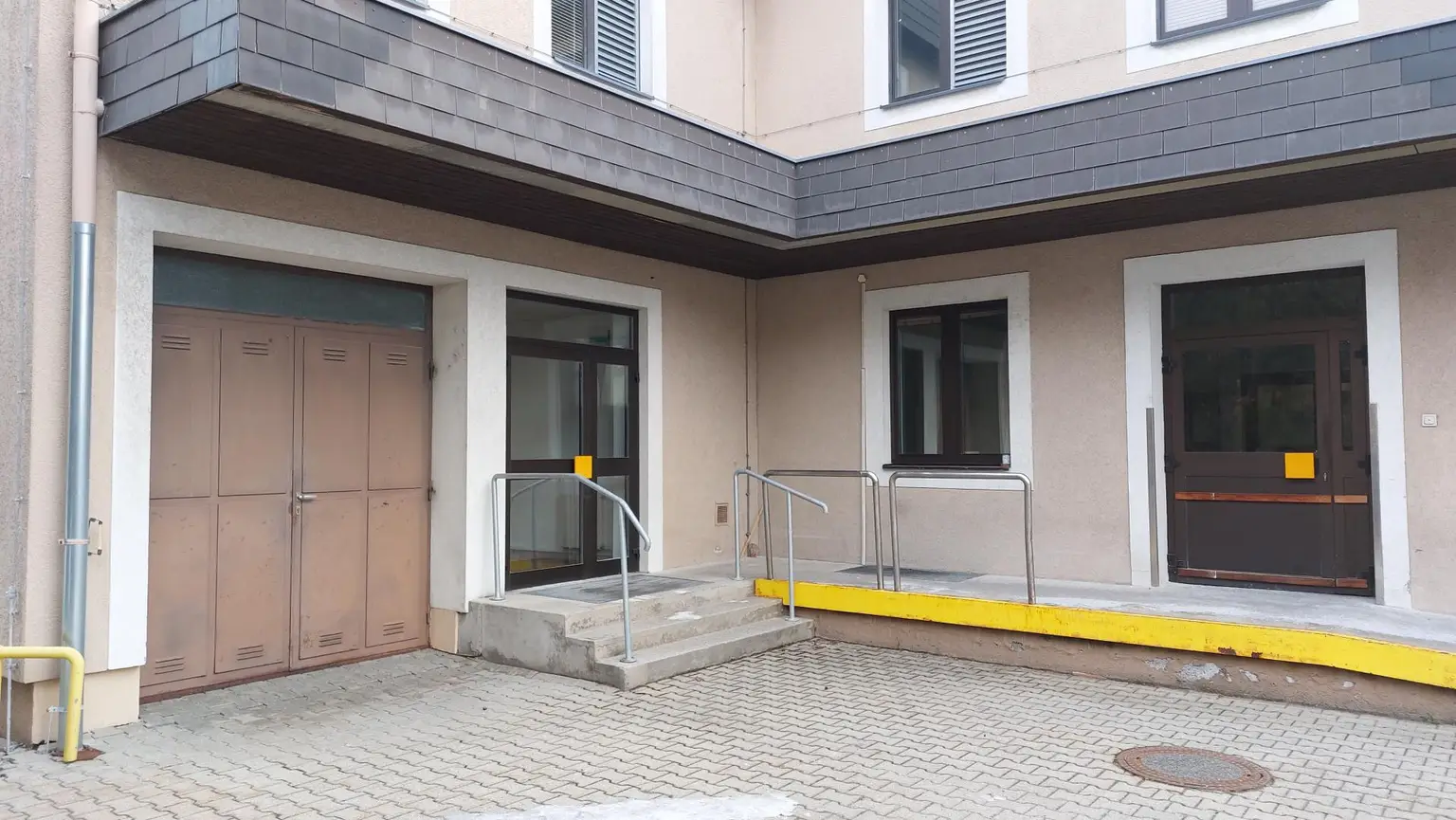 Garage und Zugang ehm. Postfiliale