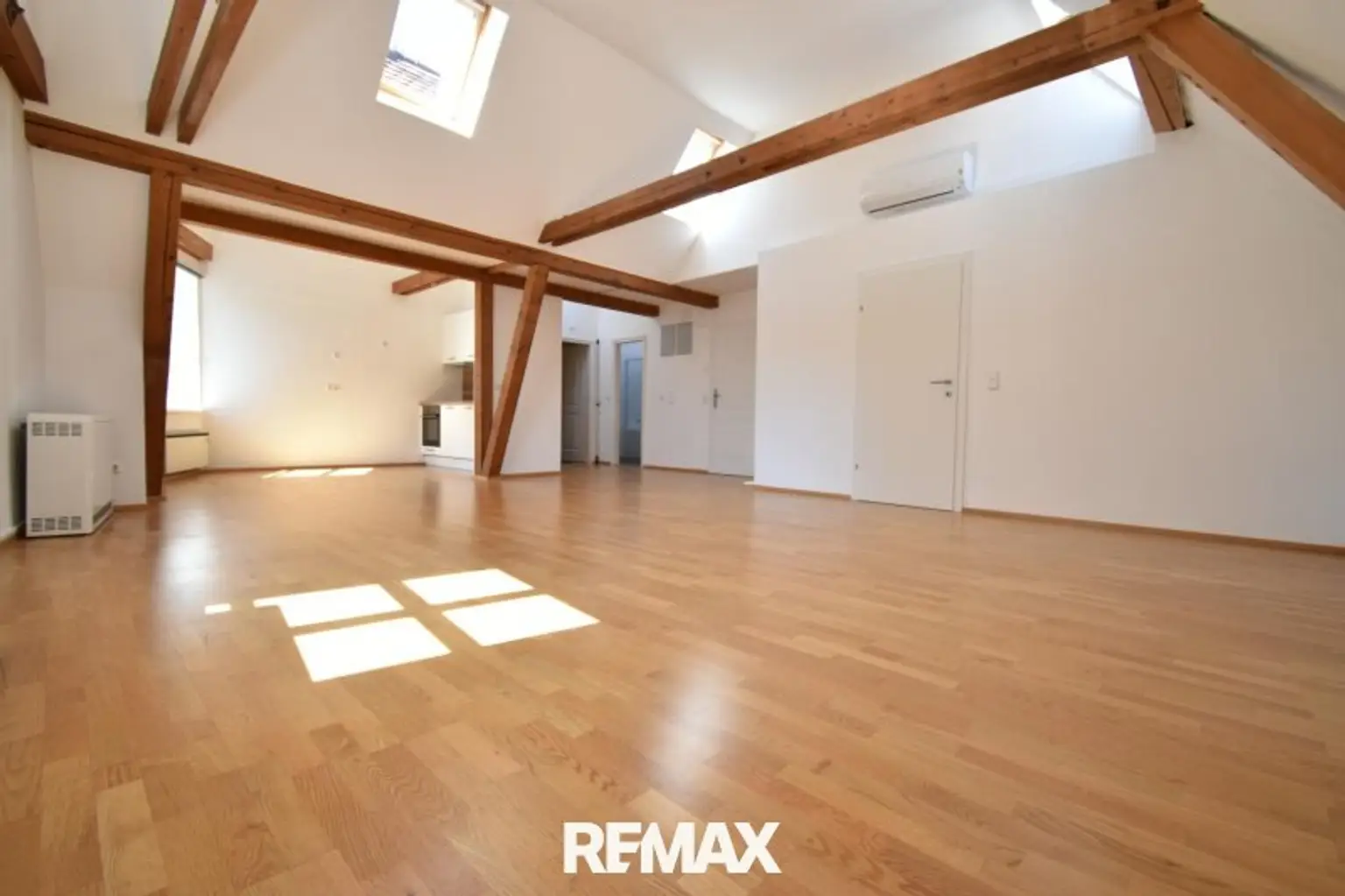 Wohn- und Essbereich 1