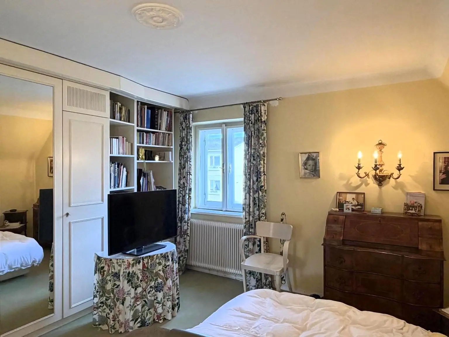 OG / SZ 1 von 3 mit Einbauschrank, klimatisiert