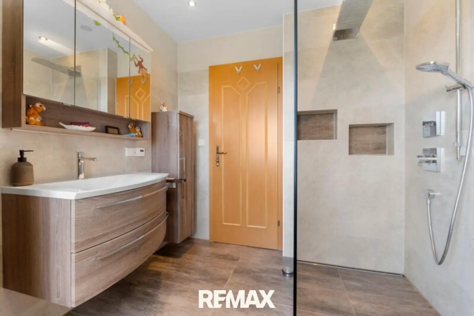 Badezimmer Erdgeschoß