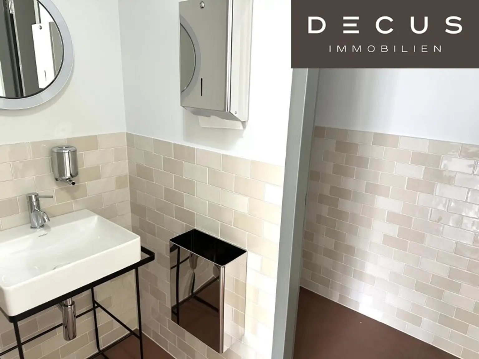 + + + Office-Lofts-FABRICATUR + + + hochmodernes Büro GEKÜHLT + + + 3 Räume + + + (RESERVIERT)