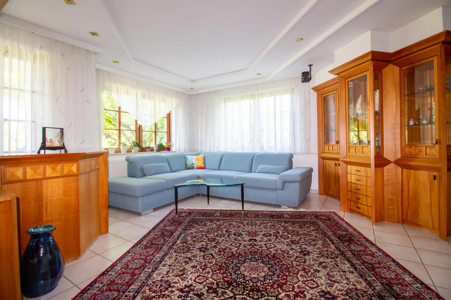 Einfamilienhaus mit Pool, Garten & Aussicht – Praxis & Mietpotential