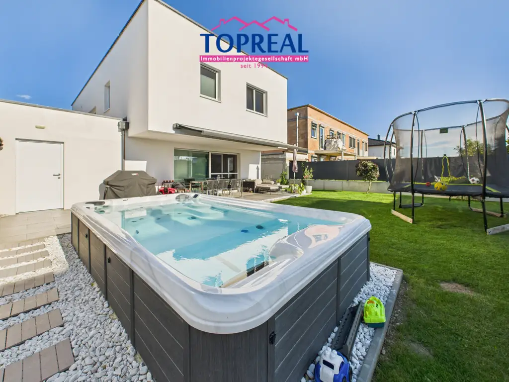 Exklusives Neubauhaus in Marchtrenk – stilvolles Wohnen mit modernster Technik & traumhaftem Garten samt Wellnessbereich