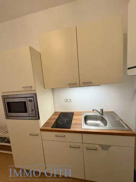 UNBEFRISTETE, GEPFLEGTE 1,5 ZIMMER-WOHNUNG MIT GEMEINSCHAFTSTERRASSE ZU MIETEN!