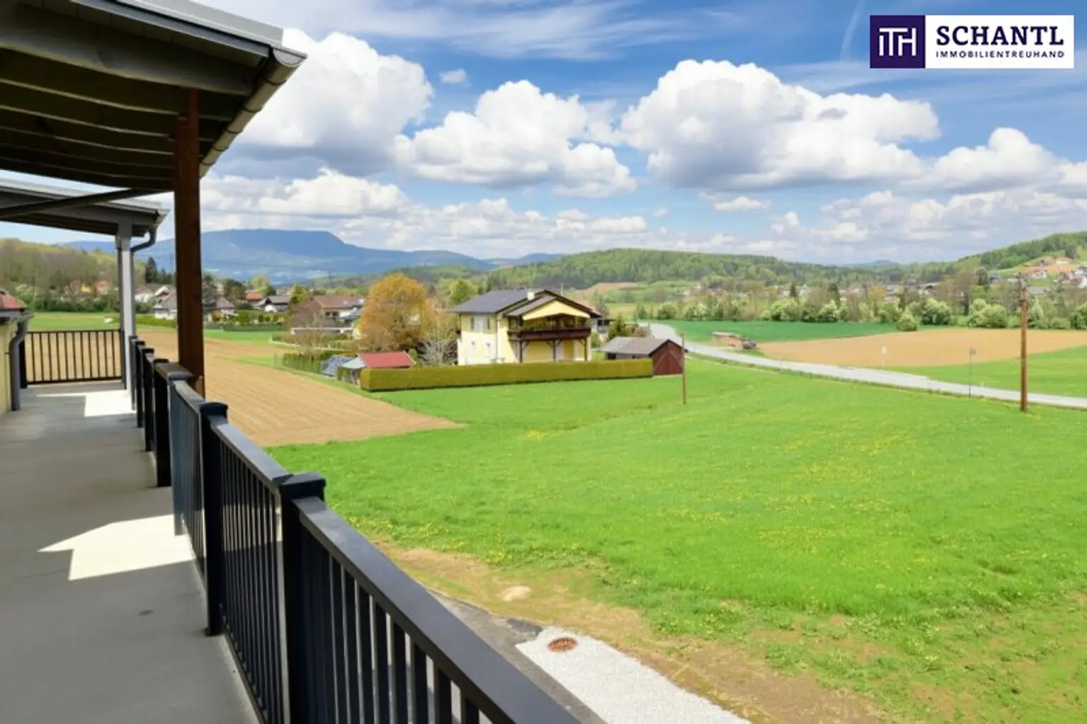 NOTVERKAUF! Schneller Verkauf aus gesundheitlichen Gründen – jetzt diese Gelegenheit ergreifen und gleichzeitig helfen! Grünoase mit Panoramablick: 3-Zimmer-Wohnung mit Süd/West-Dachterrasse!