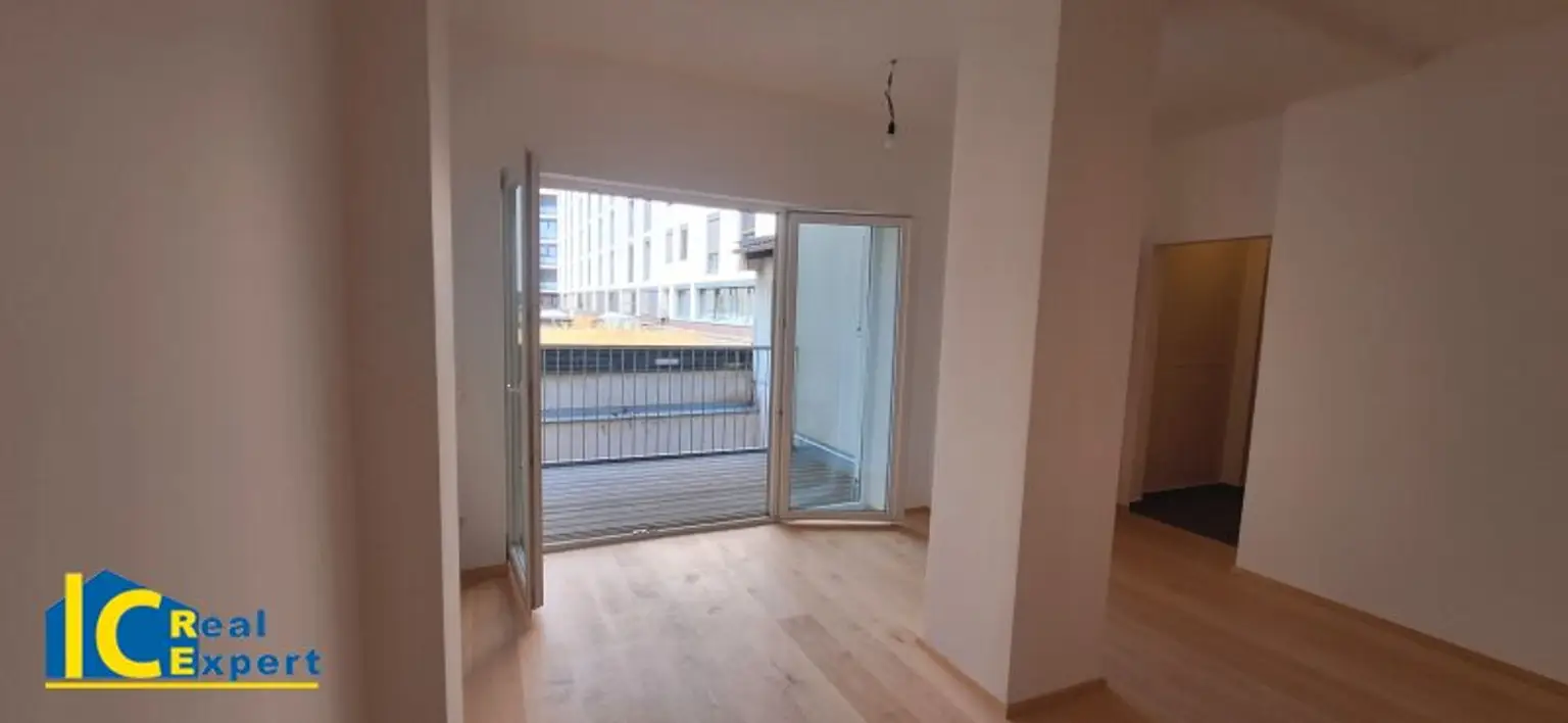 Direkter Zugang zum hofseitigen überdachten Balkon