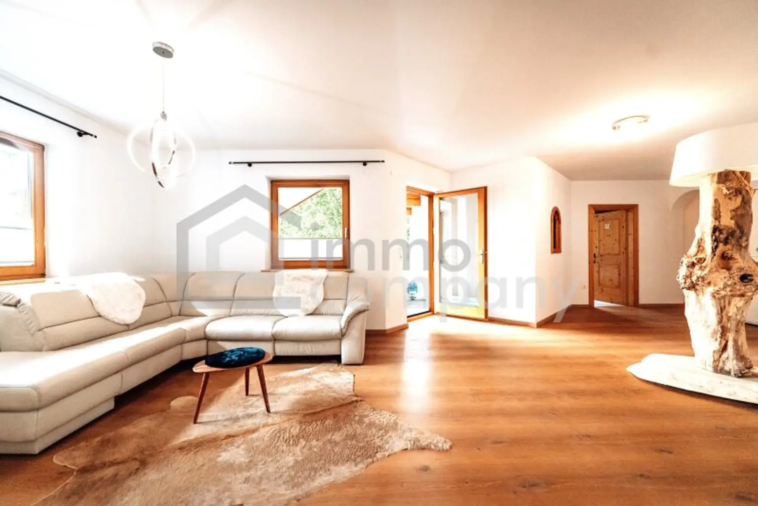 WOHNEN AM SEE - Absolute Rarität in unmittelbarer Seenähe mit Bergblick - 5 Zimmer Erdgeschoßwohnung mit großzügigen Räumlichkeiten