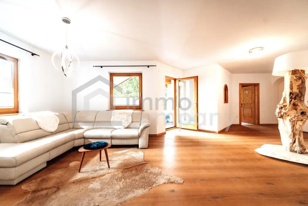 WOHNEN AM SEE - Absolute Rarität in unmittelbarer Seenähe mit Bergblick - 5 Zimmer Erdgeschoßwohnung mit großzügigen Räumlichkeiten