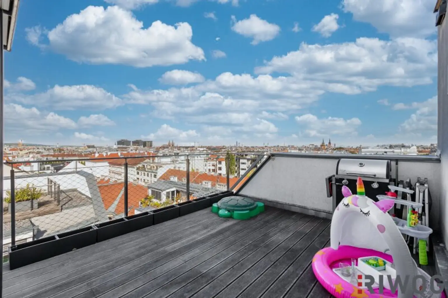 Ein unvergleichbarer Ausblick | 4-Zimmer Dachgeschoßwohnung mit hochwertiger Einbauküche | Parkplatz optional