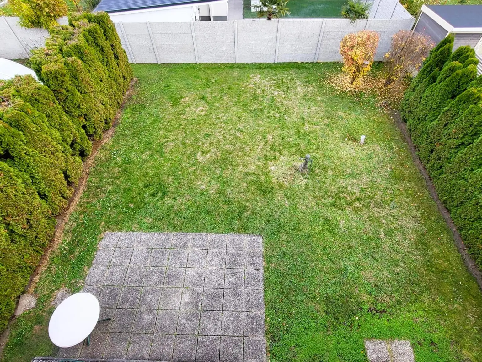 GUT GELEGENES HAUS MIT PFLEGELEICHTEM GARTEN IN BRUNN AM GEBIRGE