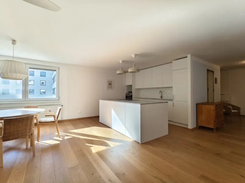 So grün kann Stadt sein! Großzügige 4-Zimmer-Wohnung mit wunderbarem Parkblick in angenehmer Ruhelage