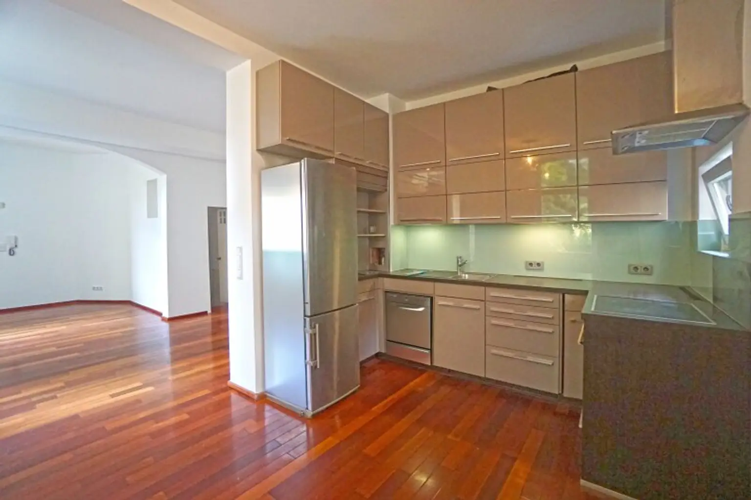 Ruhige Maisonettewohnung mit Hauscharakter in stilvollem Altbau in Hietzing, Nähe U4