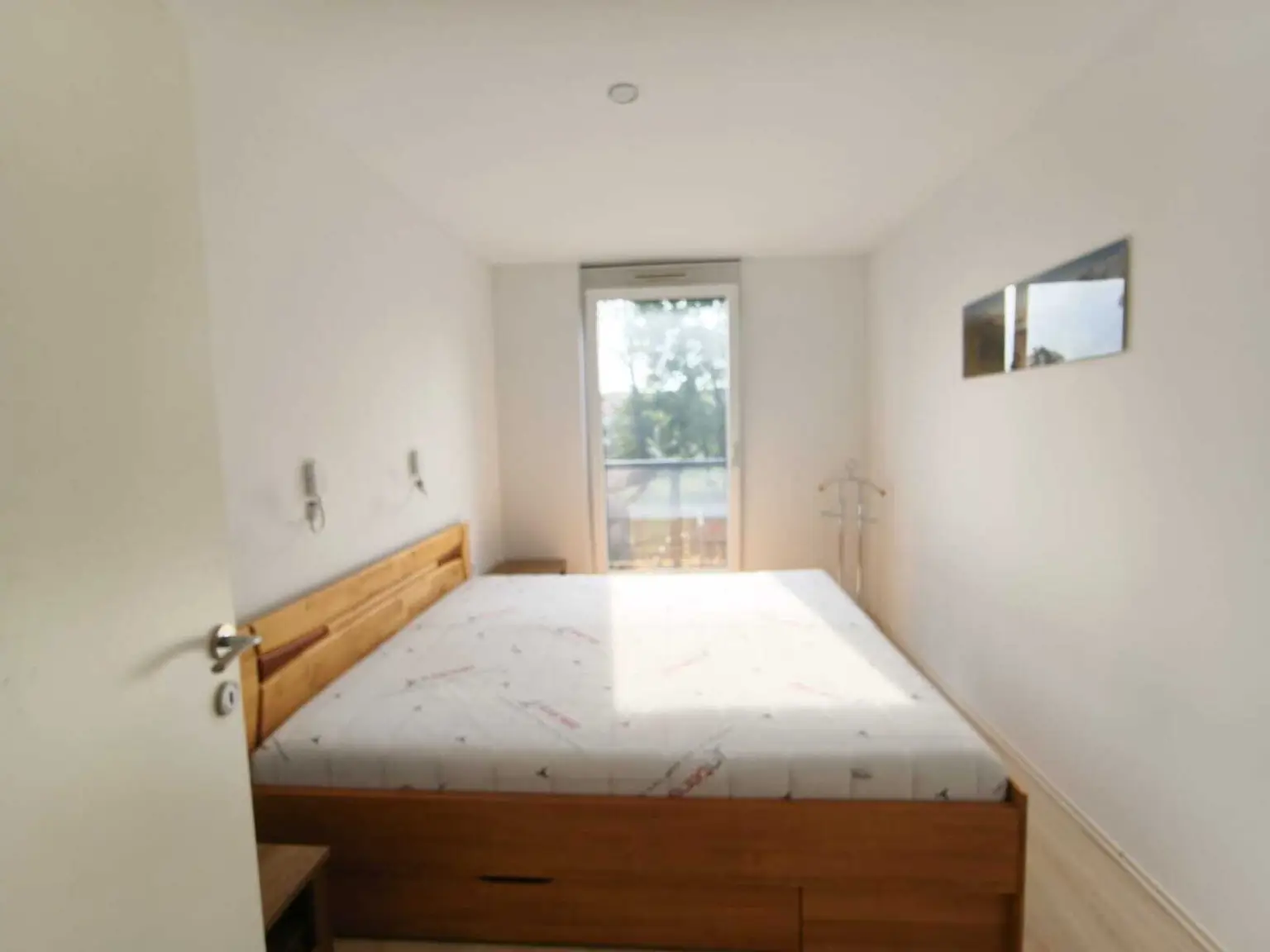 Moderne 3 Zimmerwohnung inkl. Balkon + 2 Garagenplätze!