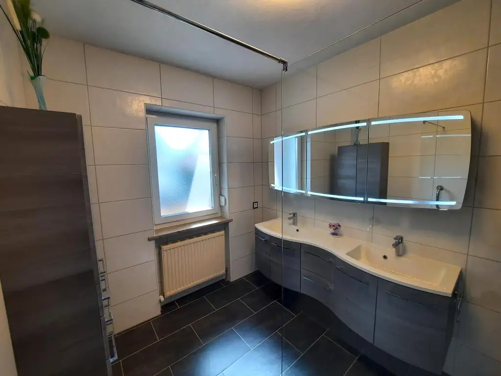Vollunterkellerter Bungalow mit großem sonnigen Grundstück