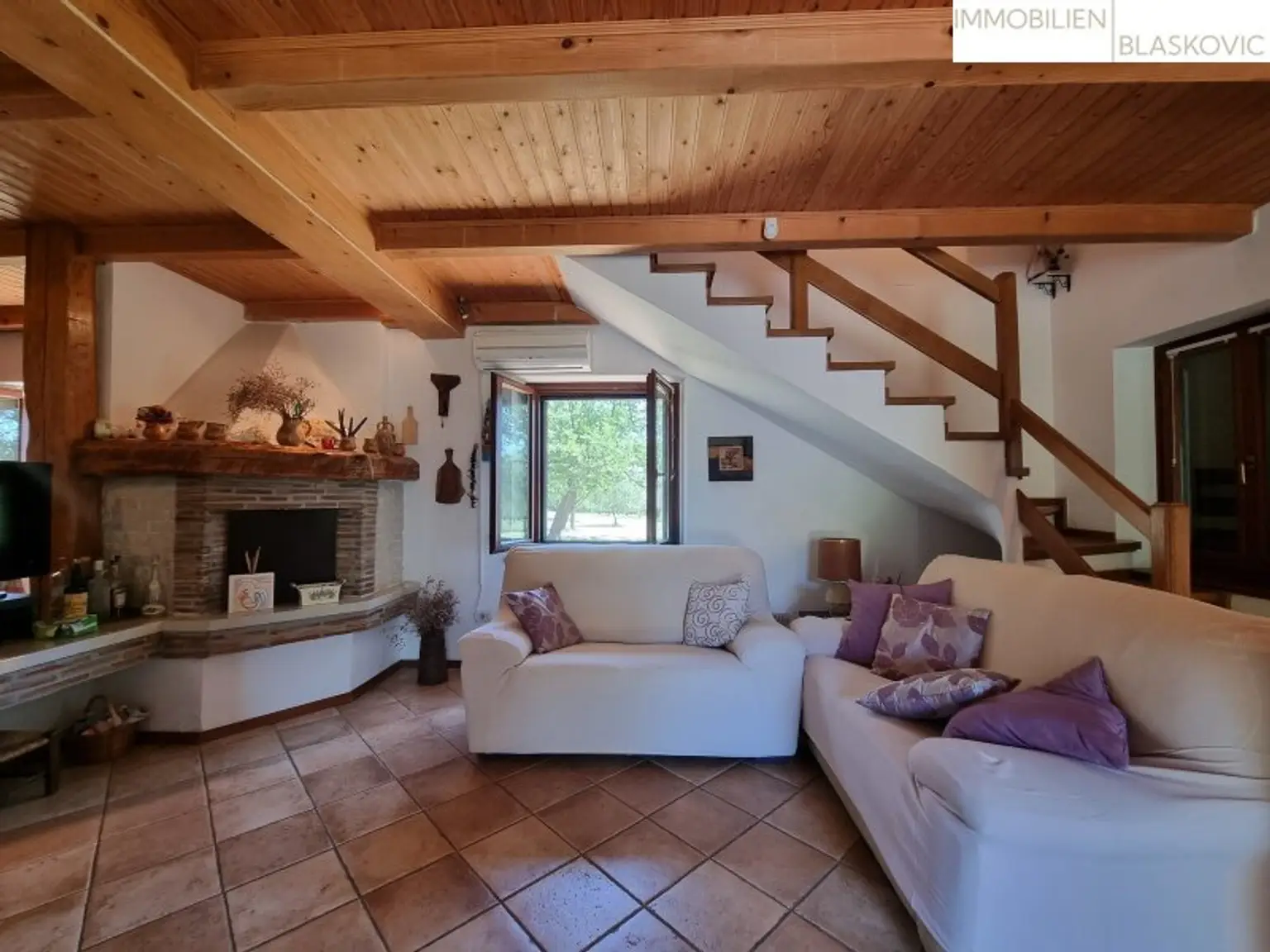 Rarität - Steinhaus auf einem Grundstück mit 17.700 m2 - teilweise touristische Zone!!