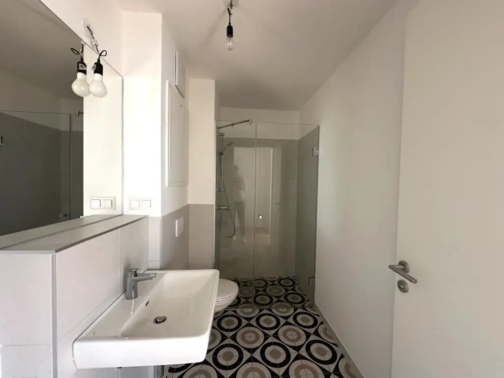 kompakte 2-Zimmer Wohnung in ruhiger Lage mit guter Infrastruktur- nahe U4 Hietzing - ab 01.09