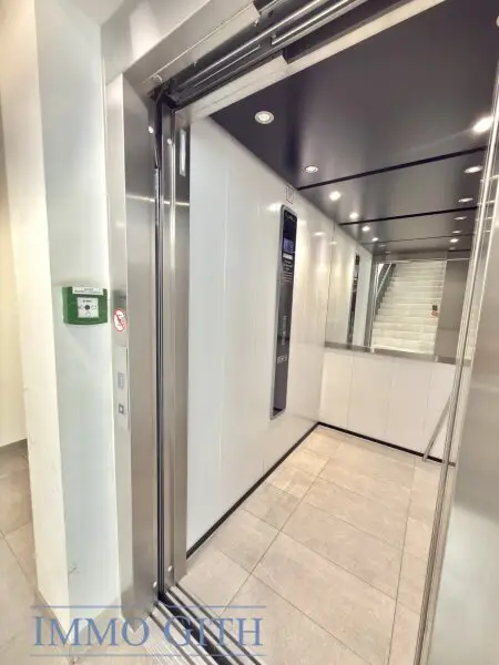 STAMMERSDORFER RUHELAGE: MODERNE 2-ZIMMER-WOHNUNG MIT NEUER KÜCHE, LOGGIA & TERRASSE ZU MIETEN!