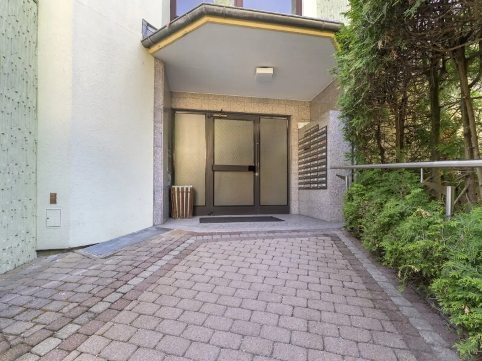 Schöne, vollmöblierte 2 Zi Terrassenwohnung mit XL-Terrasse und Tiefgarage in Waidmannsdorf - Neckheimgasse