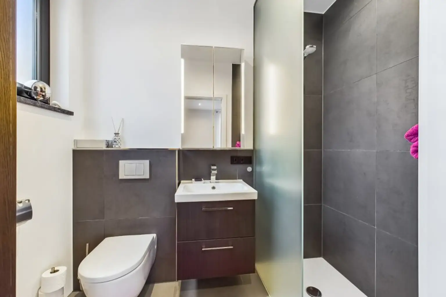 Exklusive Villa mit Indoor- & Outdoor-Pool, Smart-Home-Ausstattung und durchdachtem Raumkonzept