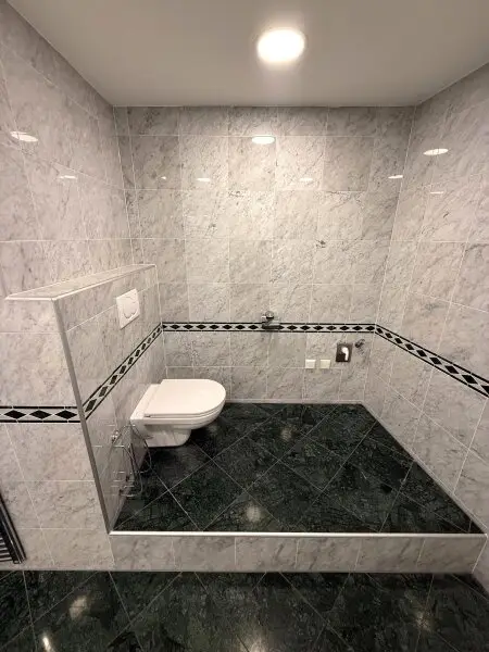 Erfüllen Sie sich ihren DG-Traum - 1 Gartenterrasse mit ca. 100 m² + 5 zusätzliche Terrassen mit gesamt ca. 50 m² + 1 Garagenplatz im Eigentum