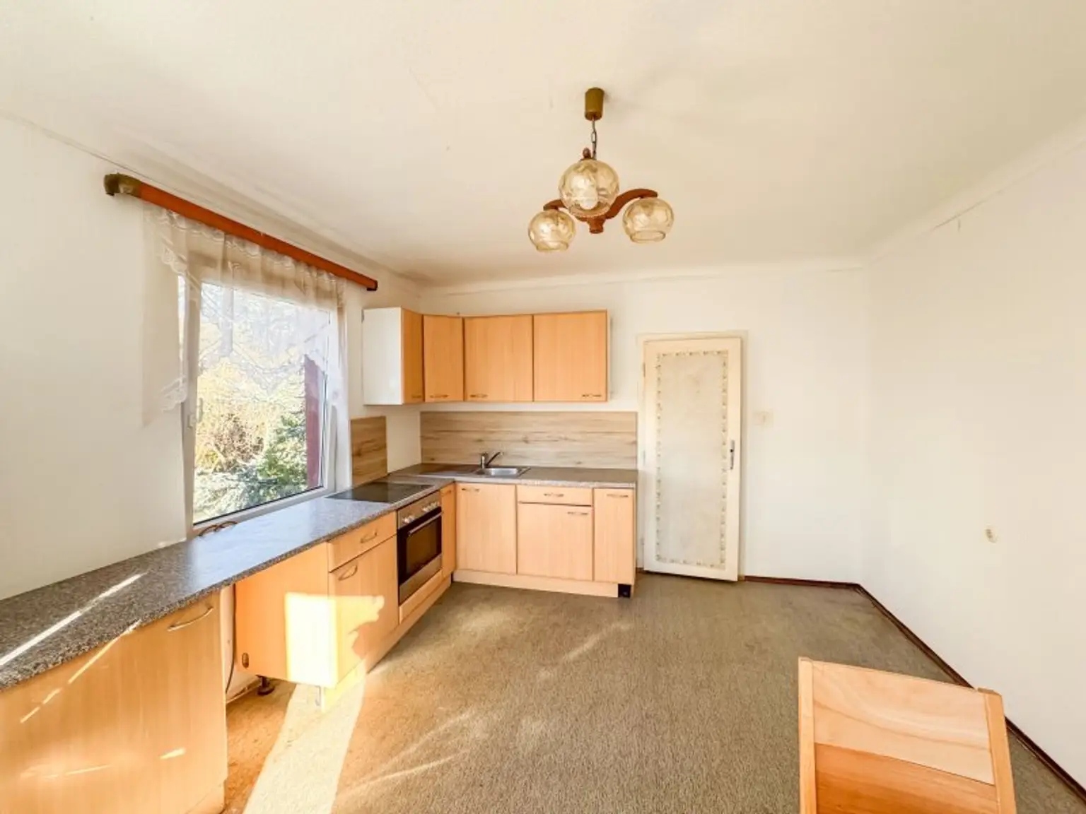 Einfamilienhaus mit 603 m2 Garten beim Auhof Center zu vermieten! Private oder gewerbliche Nutzung möglich! Arbeiterquartier!