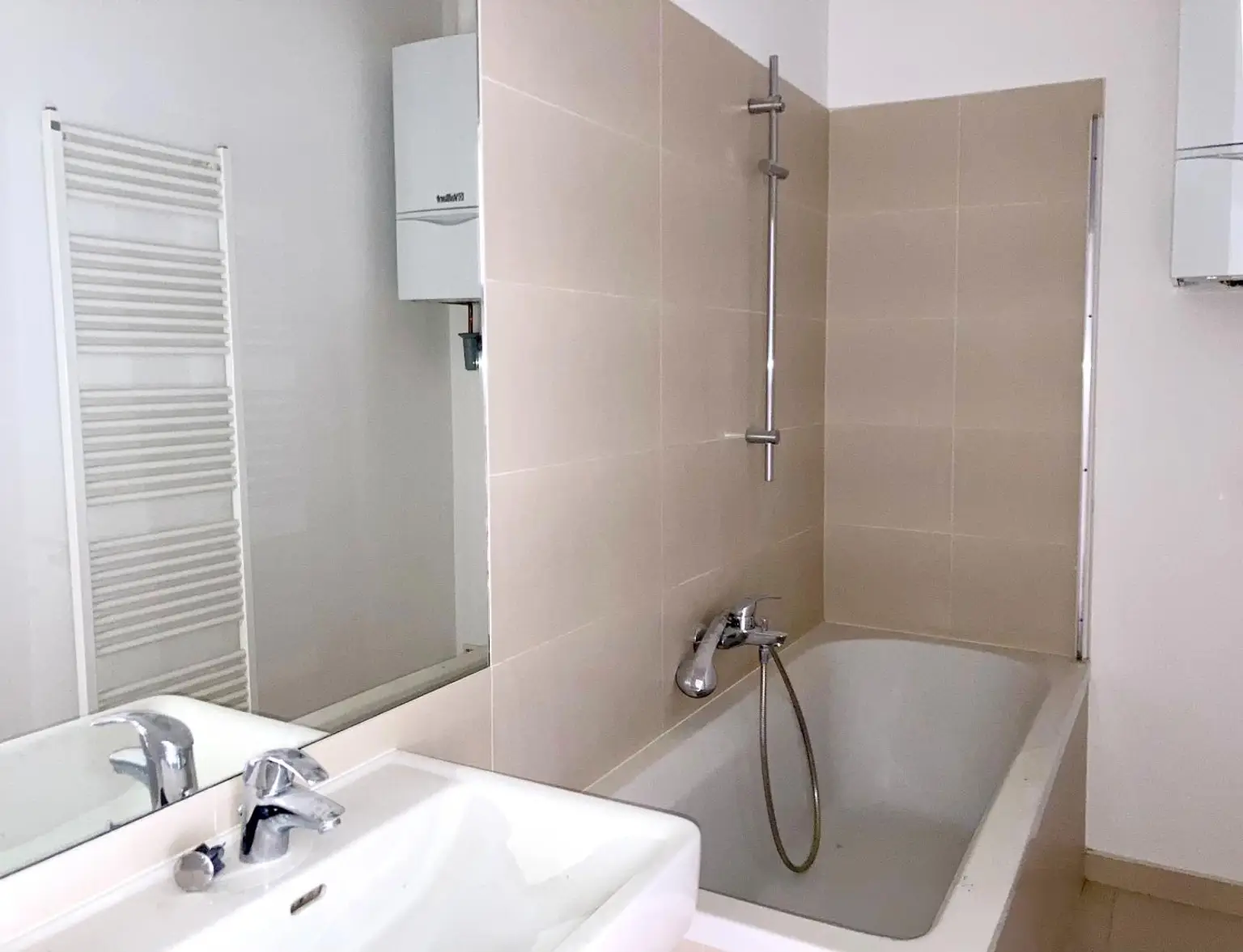 Charmante 2-Zimmer-Wohnung mit separater Küche und Altbauflair