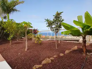 VILLA-EL-DUQUE-TERRAZA-BAJO-JARDIN-1