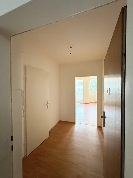 Ruhelage in Klosterneuburg: Renovierungsbedürftige 1-Zimmer-Wohnung mit Balkon!