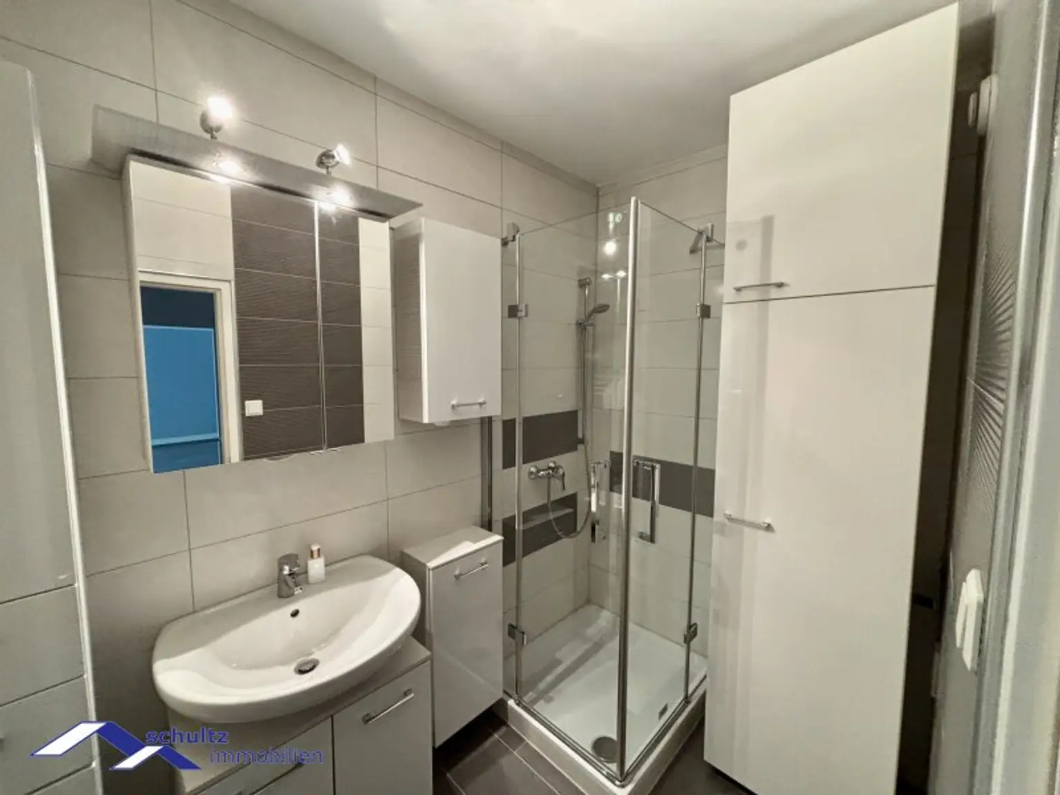 SCHULTZ IMMOBILIEN - Charmante 2-Zimmer-Wohnung in Baden! Ruhelage!  Balkon und Garage!