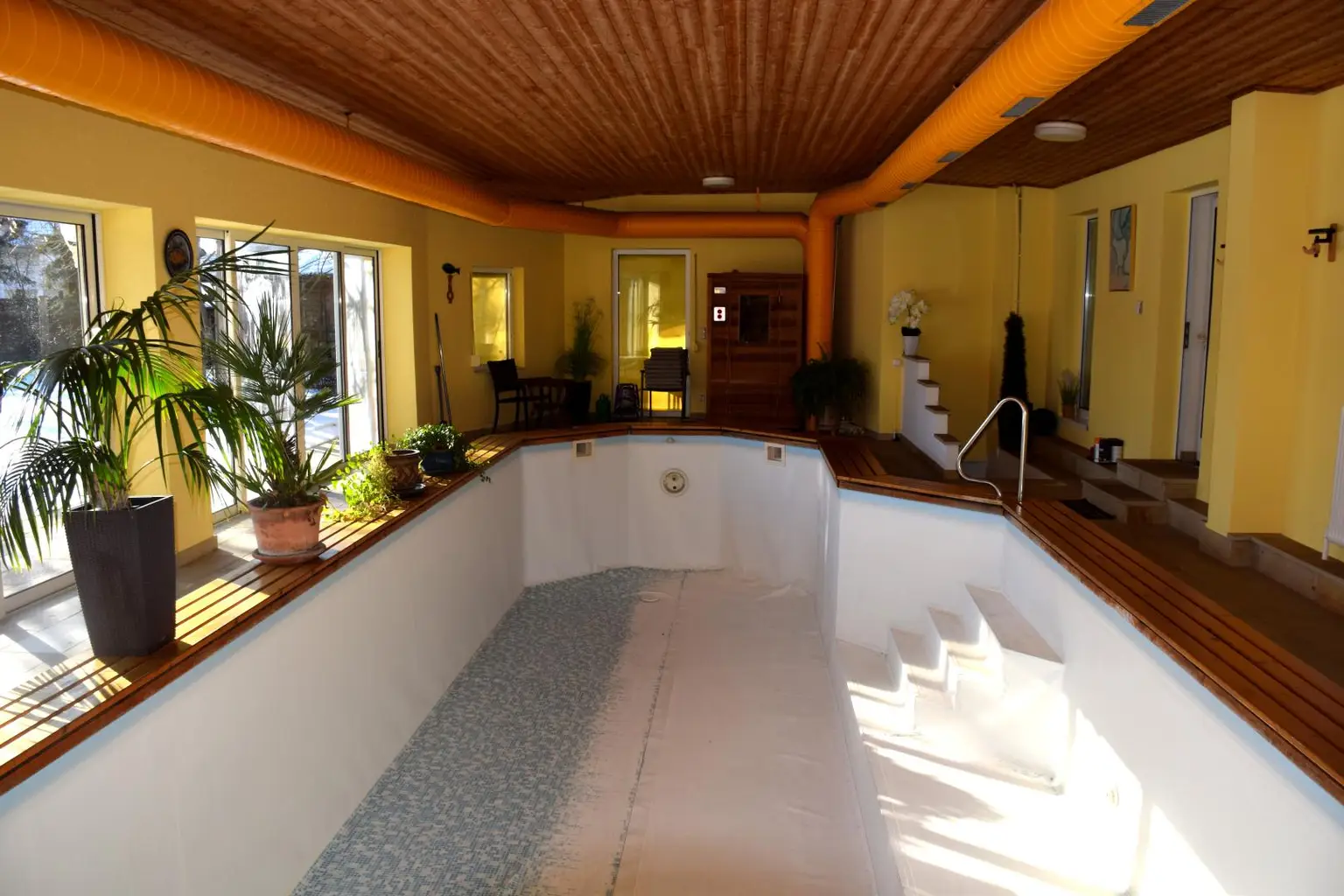 Wintergarten Massiv mit Pool 30m²